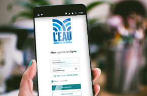 Connexion à l'agence en ligne sur un smartphone © © Régie de L'Eau Bordeaux Métropole